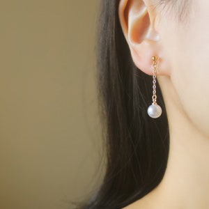 1 pair White resin pearl invisible resin clip on earrings, non pierced earrings, dangle & drop clip on earrings, bridesmaid earrings, gift