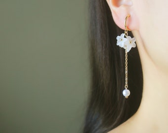 1 pair White resin flower and pearl hoop clip on earrings, non pierced earrings, gold dangle & drop earrings, floral earrings, gift for her