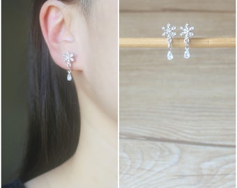 1 pair Silver crystal snowflake stud invisible resin clip on earrings, non pierced earrings, dangle & drop earrings, Minimalist earrings
