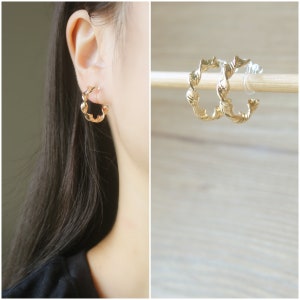 1 pair 20mm gold twisted open hoop invisible resin clip on earrings, non pierced earrings, Minimalist earrings, adorable earrings, gifts