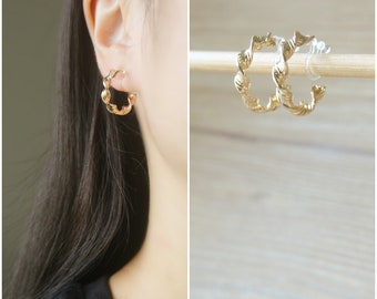 1 pair 20mm gold twisted open hoop invisible resin clip on earrings, non pierced earrings, Minimalist earrings, adorable earrings, gifts