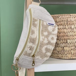 Saszetka nerka XL dla dorosłych / wzór panterki Sherpa i beżowy sztruks / beżowy pasek i zamek błyskawiczny