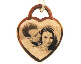 Pendentif photo en forme de coeur en T gravé avec précision en acier inoxydable plaqué or