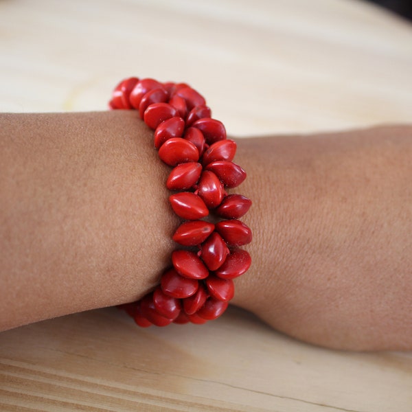 Bracelets à partir de graines de rondelles rouges, design floral Bracelet Bracelet naturel rouge 100% couleur naturelle Bracelet de graines fait main. taille 7''