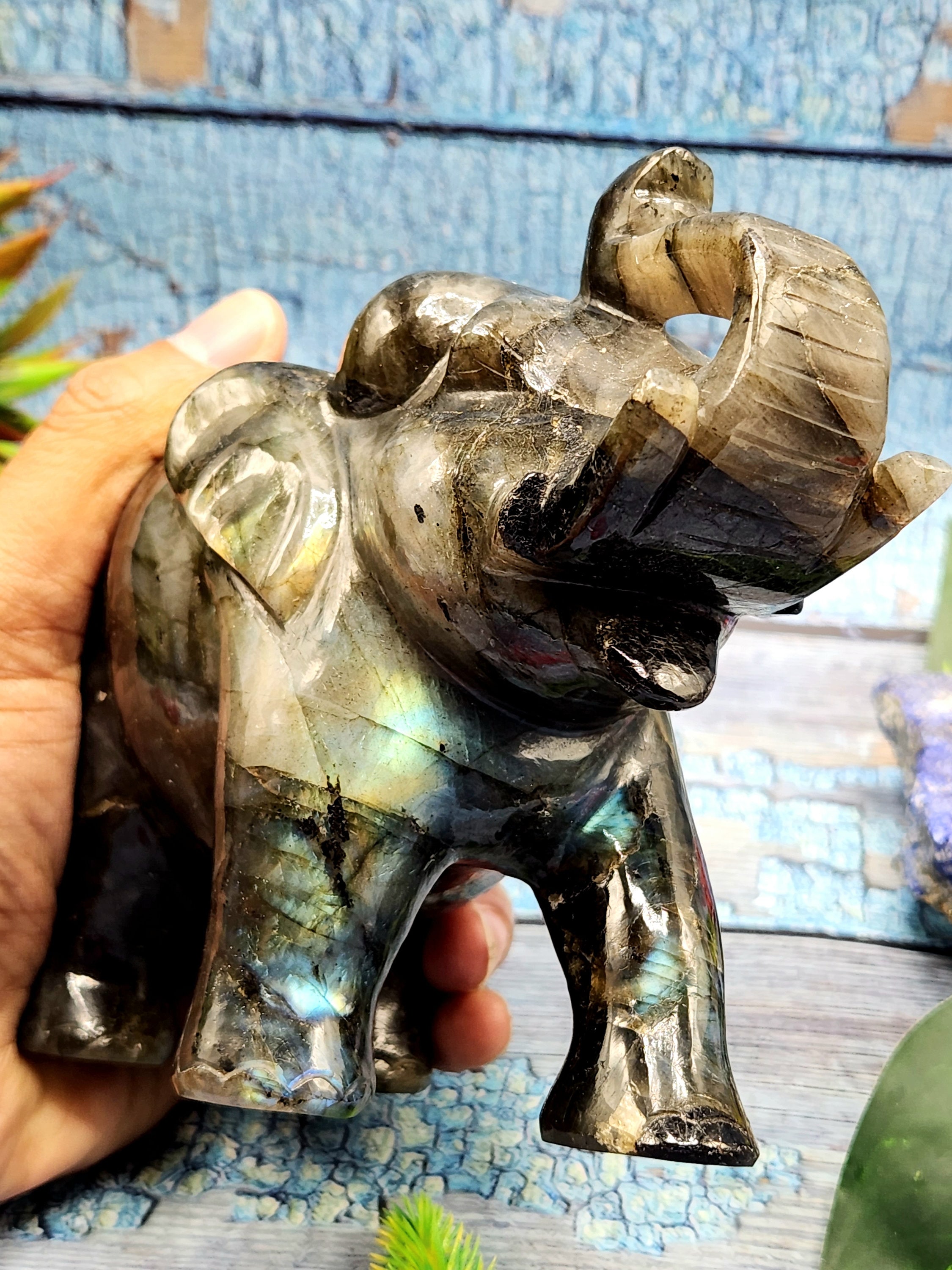 美しい輝きを放つラブラドライトの象の彫刻 - 象のギフト、動物の置物