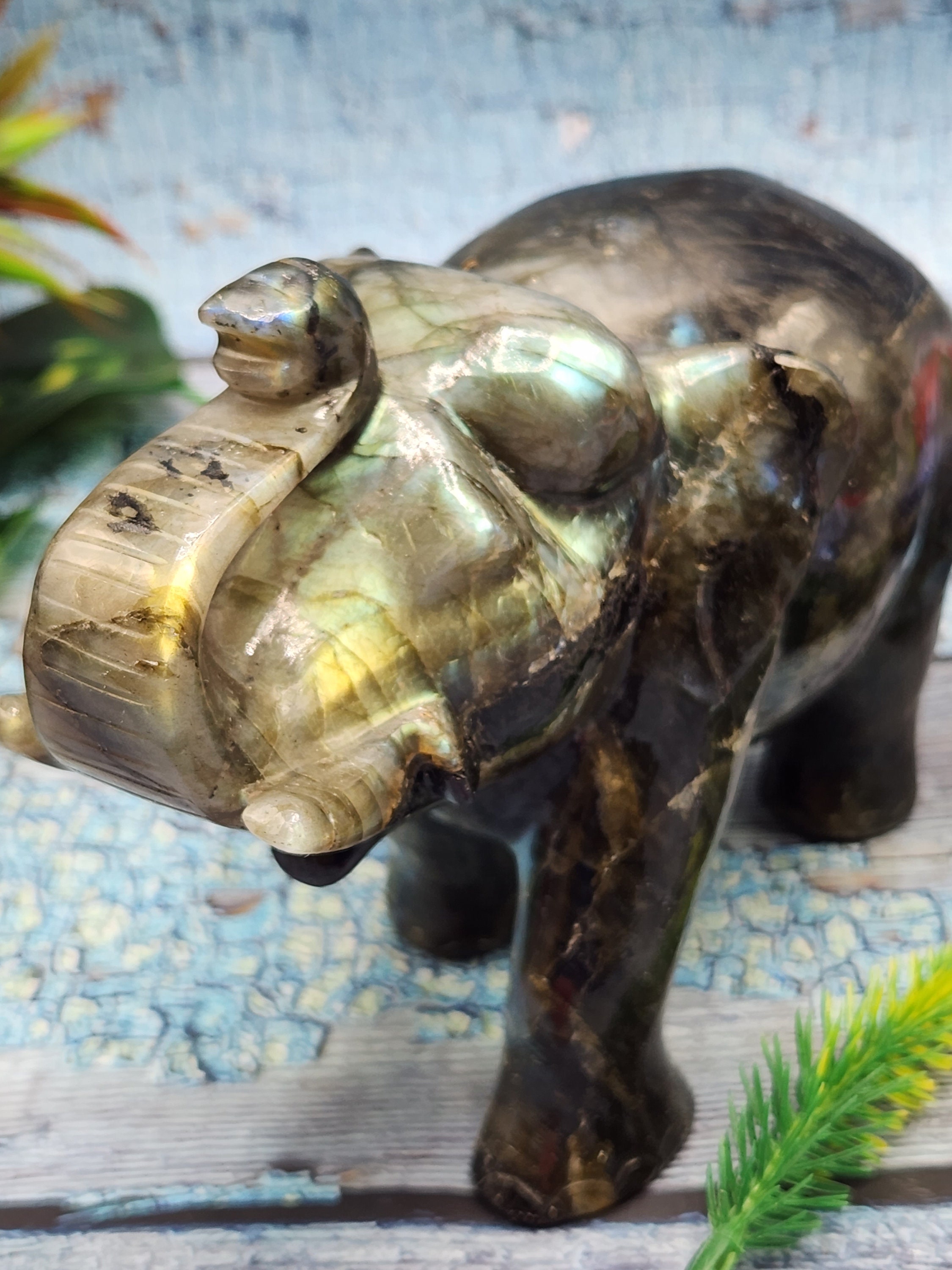 美しい輝きを放つラブラドライトの象の彫刻 - 象のギフト、動物の置物