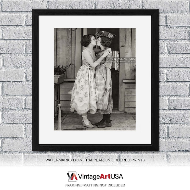 Two Beautiful Young Women Kissing Wall Art 1920s Vintage Photo Art Roaring 20s Fashion Art Girls Kissing Wall Art Roaring 20s Flapper Girls image 1