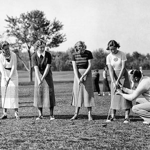 Vintage 1940s Golf Photo Print Country Club Women’s Golf Lesson Group of Ladies Golfing Photograph Wall Art Wall Decor Golf Gift Print Art