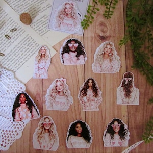 Confezione da 10 adesivi con personaggi "Girls in love" adesivi per diario d'arte, journaling, scrapbooking, effimeri, adesivi per persone fustellate