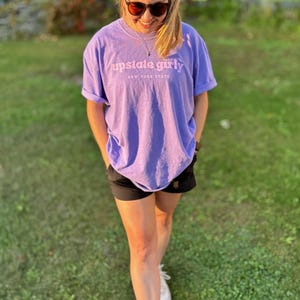 Camiseta de colores cómodos para niña de Upstate / Plattsburgh / Albany / North Country / 518 / Potsdam / Nueva York / SUNY upstate / Adirondacks / ADK