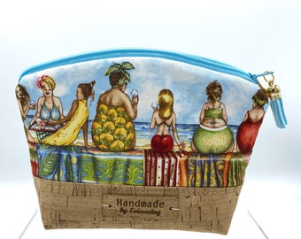 Kosmetiktasche und Kulturbeutel mit Design "Fruit Ladies" by Evisewing