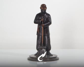 Estatueta de latão representando um ancião chinês varrendo vassouras, escultura oriental colecionável para decoração de casa.