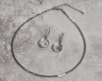 Collier argent hématite, boucles d'oreilles soleil et lune, collier ras de cou délicat, bijoux de bal de promo, bijoux célestes, boucles d'oreilles bohèmes dépareillées soleil lune