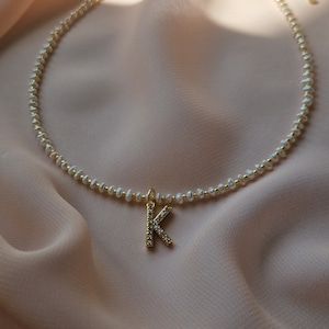 Collar con colgante de letra personalizado, gargantilla de perlas con inicial, collar con nombre personalizado, regalo de joyería delicada para dama de honor, mejor amiga, novia