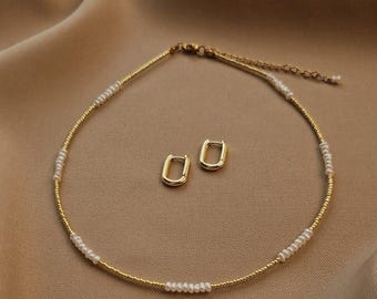 Collana girocollo delicata con perline e perle, orecchini raffinati in ottone placcato oro, collana girocollo con perline e perle, set di gioielli da sposa, regali per la sposa.