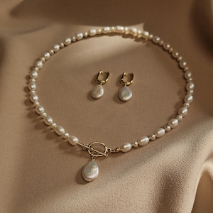 pearl necklace