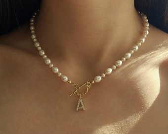 Collar inicial de perla de oro, collar de letras de perlas, collar de novia collar de perlas delicadas personalizadas, collar colgante de letras de oro