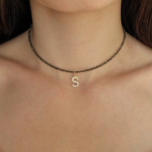 Gargantilla de pirita natural personalizada, colgante de letra, collar de iniciales de mujer, collar de monograma, joyería personal