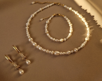 Conjunto de joyas de perlas nupciales, collar y pulsera de gargantilla de oro y perlas, pendientes colgantes de perlas delicadas, joyas de boda para la novia