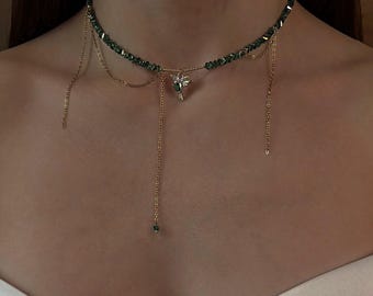 Smaragdgroene ketting en oorbellen kolibrie, cottagecore-kristallen choker, 18 kt gouden vogelsieraden