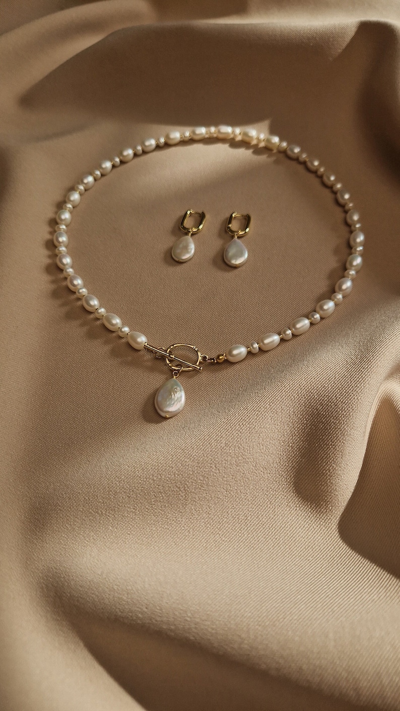 pearl necklace