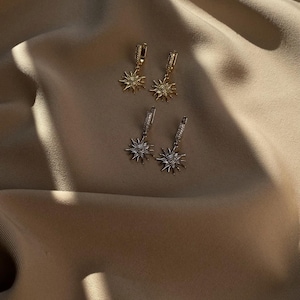 Pendientes de aro con forma de sol, pendientes de aro pequeños dorados con forma de sol, pendientes con forma de sol para mujer, joyería celestial bohemia, regalo para mamá, hermana o novia.