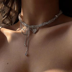 Bruidssieradenset met kristallen, zilveren hartvormige trouwketting, hangende hartvormige oorringen, gedraaide kristallen armband, jubileumcadeau voor haar afbeelding 3