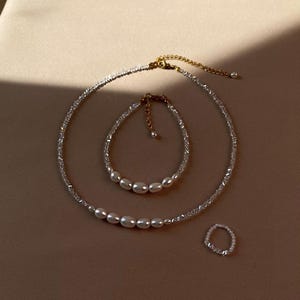 Collier de perles délicates pour mariage, tour de cou en perles de rocaille pour la mariée, cadeau pour la mariée, collier de demoiselles d'honneur, perles d'eau douce