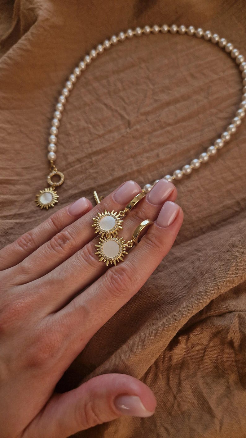 Collier pendentif soleil en perles dorées avec fermoir à bascule, boucles d'oreilles pendantes soleil, parure de bijoux célestes, cadeau pour épouse image 8