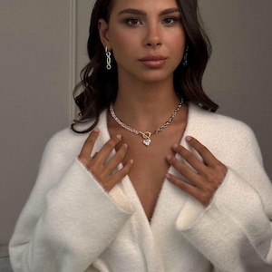 Chokerketting met dikke ketting en kristallen harthanger met kapittelsluiting, schakeloorbellen