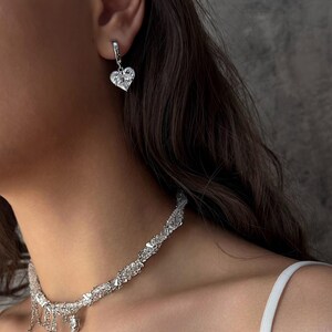 Bruidssieradenset met kristallen, zilveren hartvormige trouwketting, hangende hartvormige oorringen, gedraaide kristallen armband, jubileumcadeau voor haar afbeelding 4