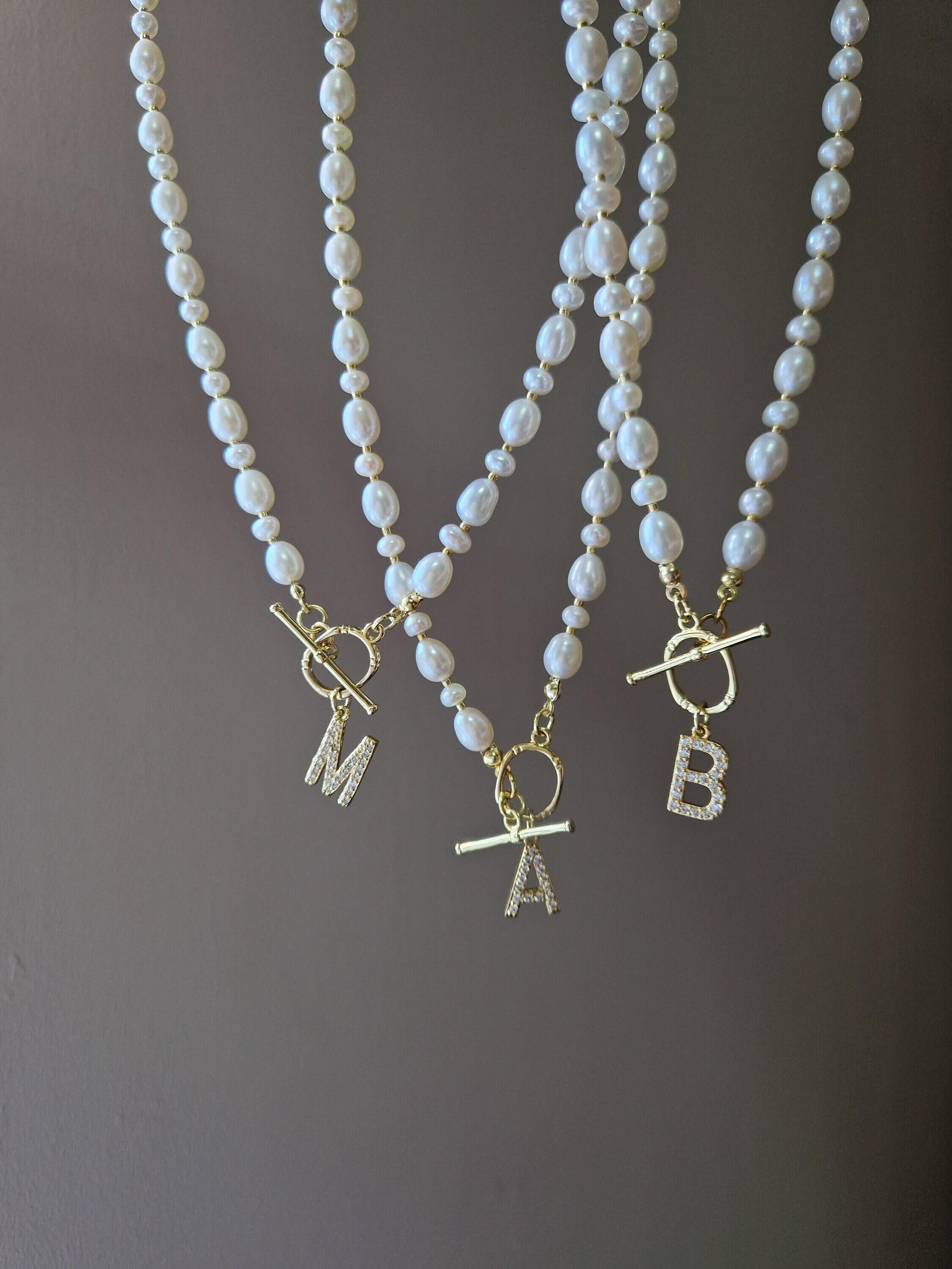 Yoosteel Collana Girocollo Con Perle E Iniziale In Ottone, Per Donna, Catena Mista Con Chiusura A Levetta E Moschettone, Regalo In Scatola Blu - 5