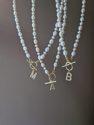 Yoosteel Collana Girocollo Con Perle E Iniziale In Ottone – Delicata Catena Con Lettera, Chiusura Doppia, Regalo In Scatola Blu