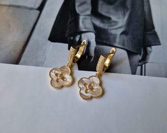 Clover Earrings Gold Plated Brass, Four Leaf Clover Earrings for Women, Clover Stud Earrings Mother of Pearl Lucky Clover Jewelry Gift Her