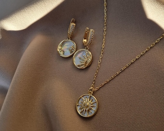 Halsbandset med sol och måne, himmelska örhängen och halsband, omaka sol- och måneörhängen och långt solhänge
