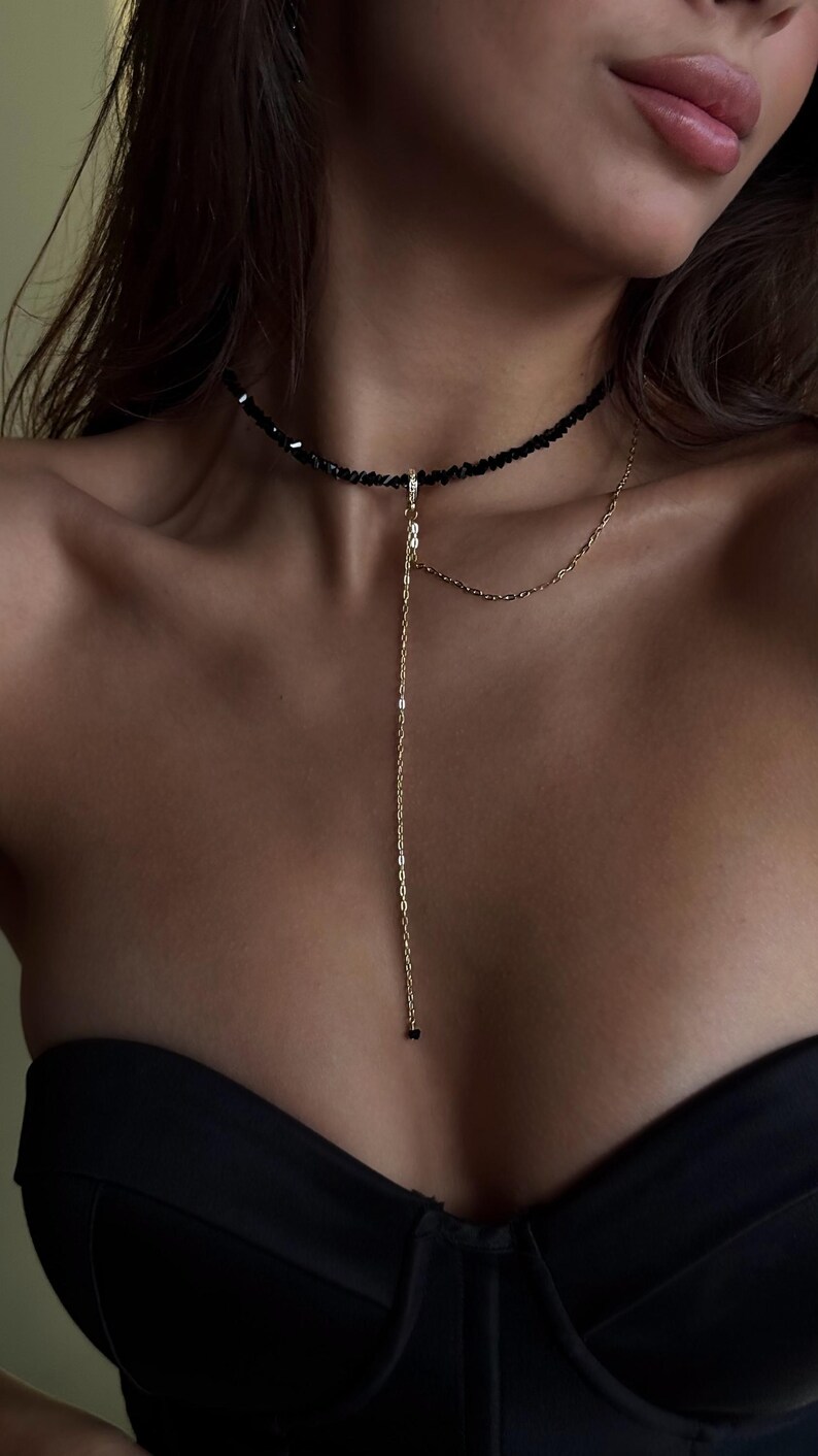 Collana girocollo minimalista in cristallo con catena delicata, orecchini in cristallo da sera, set di gioielli boho, regalo di compleanno per moglie, regalo di Natale per sorella immagine 2