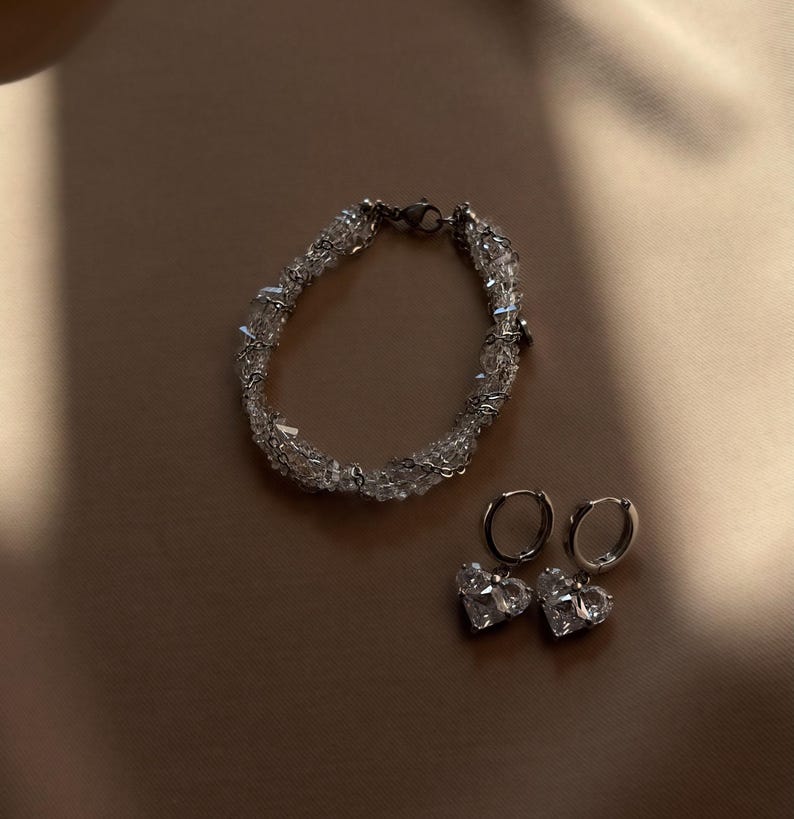 Bruidssieradenset met kristallen, zilveren hartvormige trouwketting, hangende hartvormige oorringen, gedraaide kristallen armband, jubileumcadeau voor haar afbeelding 5