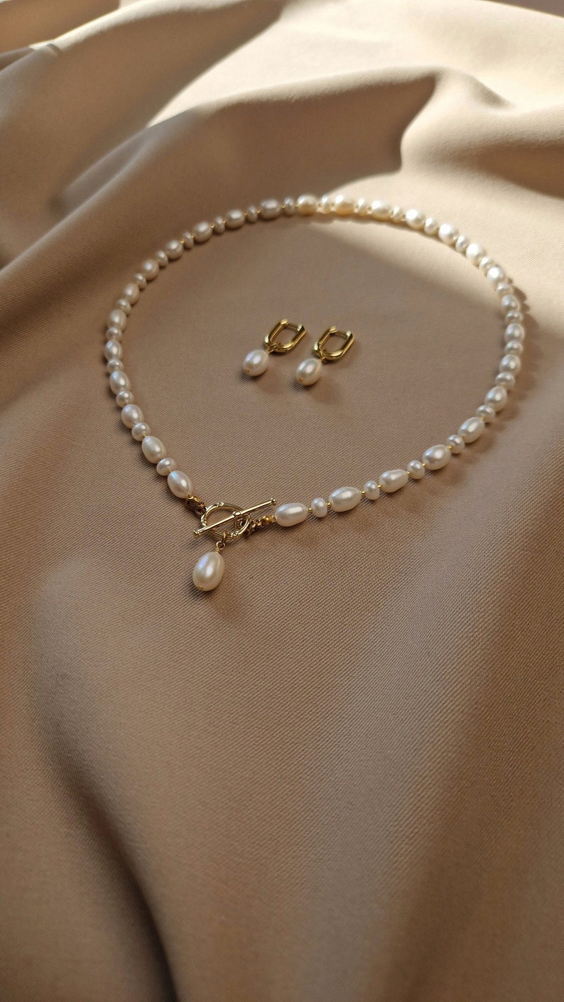 pearl necklace