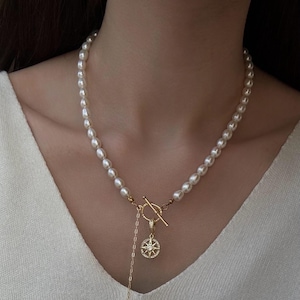 Colar clássico de pérolas de água doce com fecho em T e pingente removível, escolha entre coração, letra ou sol, joias personalizáveis para mulheres