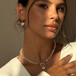 Collana girocollo con ciondolo a forma di cuore in cristallo, orecchini pendenti a forma di cuore, delicata collana con chiusura a moschettone, set di gioielli raffinati, regalo di San Valentino per la fidanzata