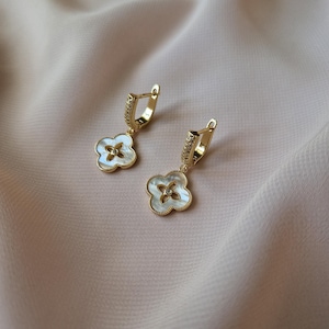 Clover Earrings Gold Plated Brass, Four Leaf Clover Earrings for Women, Clover Stud Earrings Mother of Pearl Lucky Clover Jewelry Gift Her