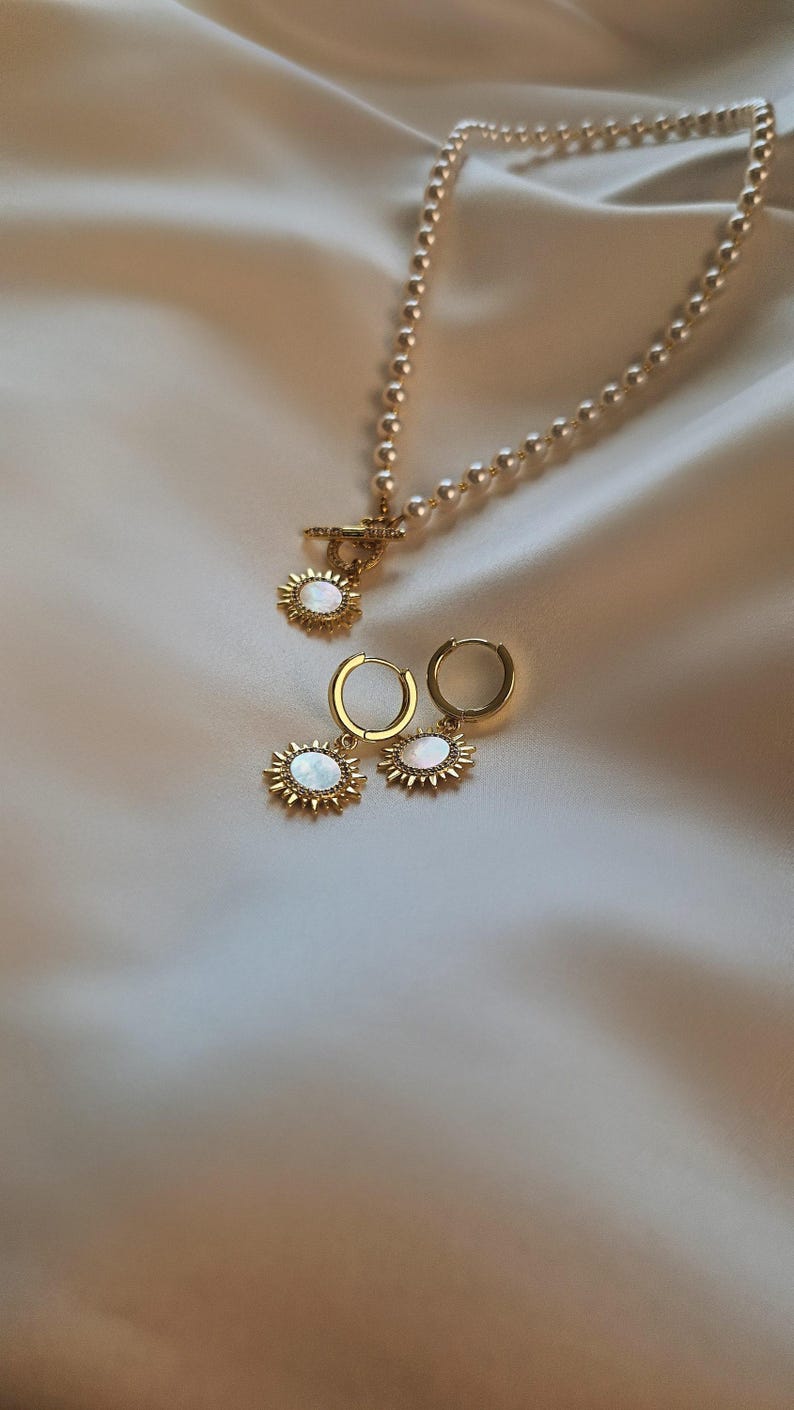 Collier pendentif soleil en perles dorées avec fermoir à bascule, boucles d'oreilles pendantes soleil, parure de bijoux célestes, cadeau pour épouse image 7