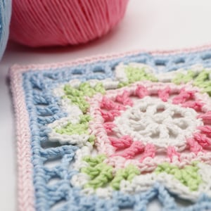 Pastel Grandma Square Häkelanleitung: Fotoanleitung & Diagramm (PDF Download)