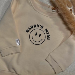 Baby Sweatshirt CARINA Daddys Mini Geschenk Geburt Vatertag Geburtstag Vatertagsgeschenk Unisex Beige