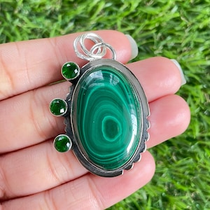 Colgante de malaquita Colgante de plata de ley 925 Colgante de piedra preciosa de malaquita Joyería de piedra preciosa de plata hecha a mano Colgante de malaquita para collares