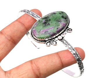 Handgemachter Rubin Zoisit Armreif: 925 Sterling Silber Edelstein Armreif