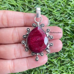 Handgjort Rubinhänge i 925 Sterling Silver - 5 cm Ädelstenssmycken