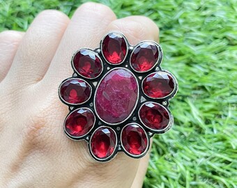 Bague Ancienne Large En Argent Et Vermeil Avec Rubis Et Grenat - Modèle Fleur Très Ouvragé, Taille 55