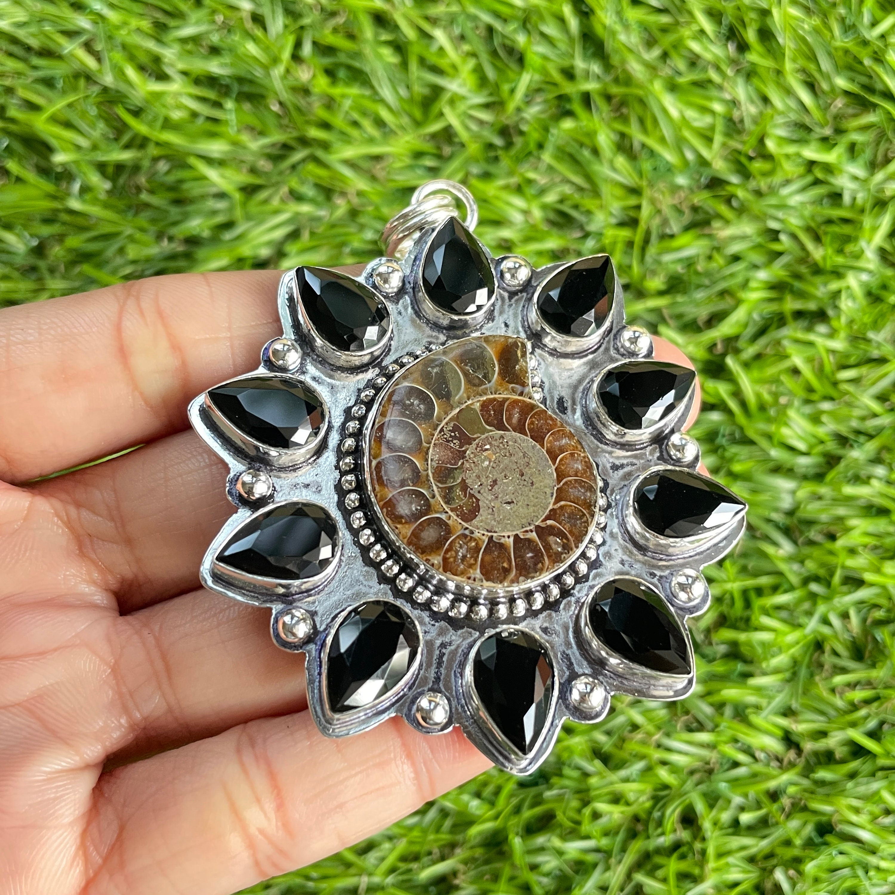 アンモナイト化石925スターリングシルバーペンダント：ハンドメイド