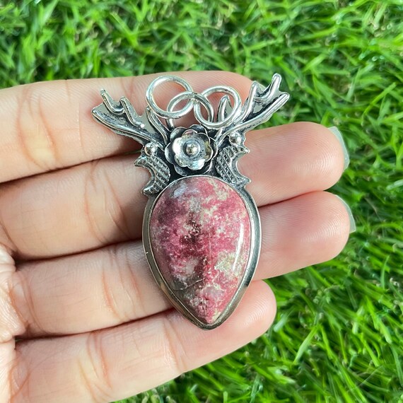 Thulite pendant deals